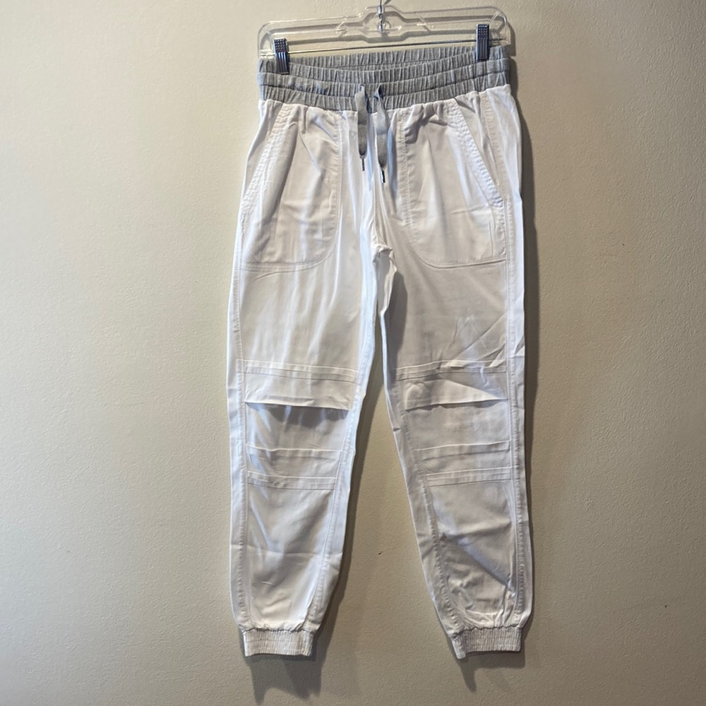 Lorna Jane white Women’s utility pants, size XS